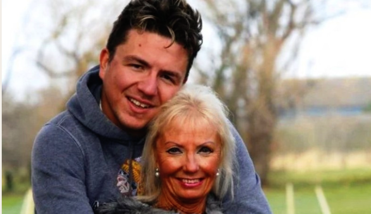 роджер уотерс свадьба. ранние браки. шерил макгрегор онлифанс. 61-летняя возлюбленная шерил макгрегор. женился на 15 летней.